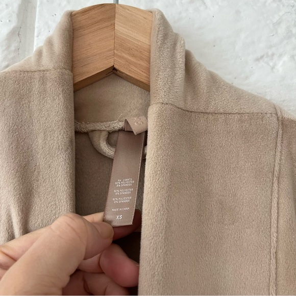 SKIMS Velour Velvet Long Robe in Honey Tan Loungewear Neutral Comfy Cozy - Picture 6 of 9